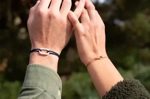 Bracelets Vent à la Française cordon réglable et médaille gravée, bijou made in France